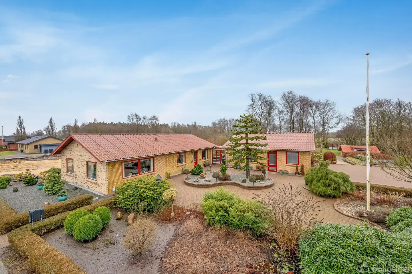 Villa beliggende naturskønt på 3167 kvm grund.