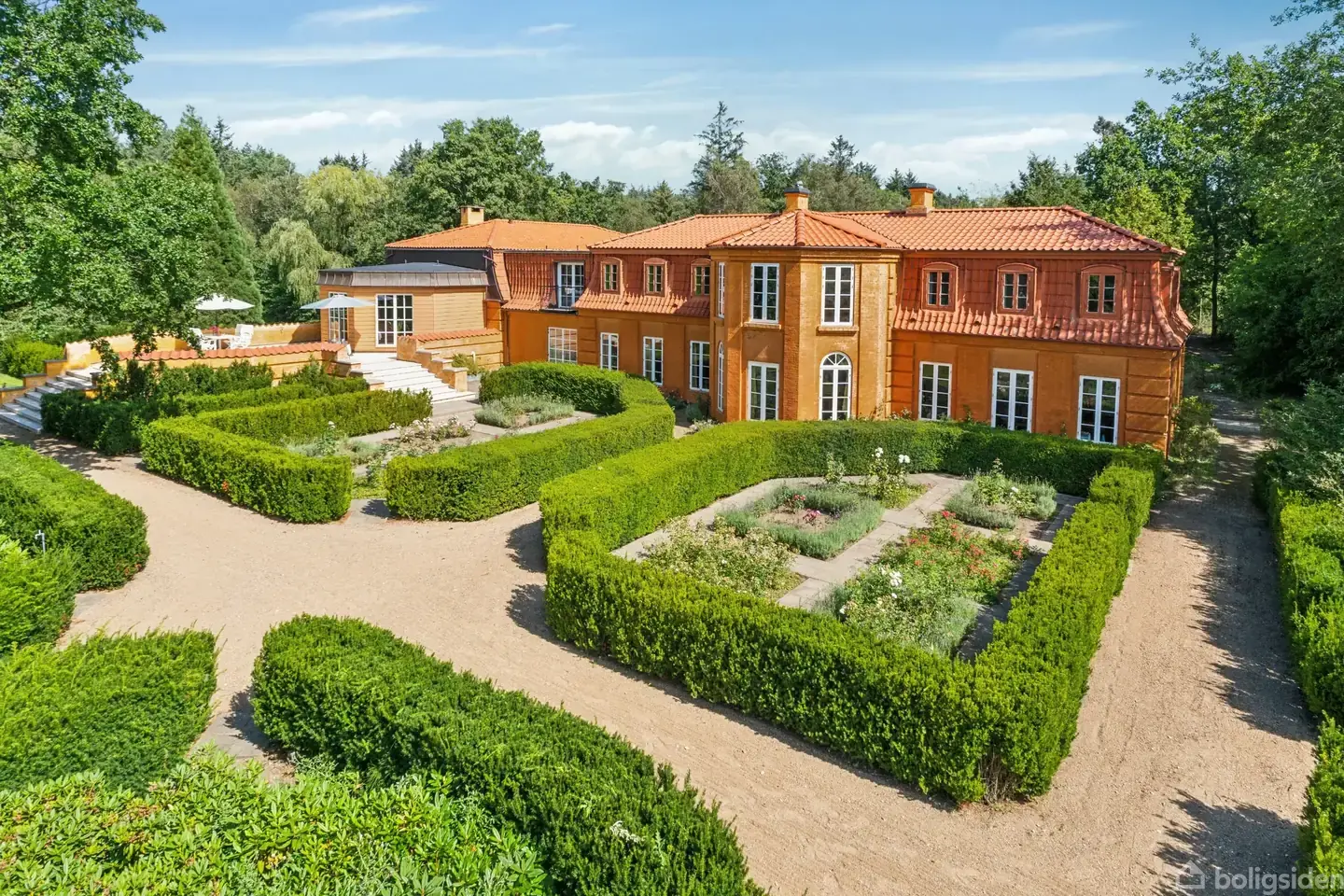 Ev, 576 m², arsa 40235 m²