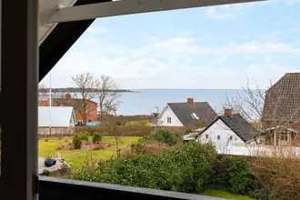 Villa på Henrichsens Vej 5, Nederby, 7884 Fur