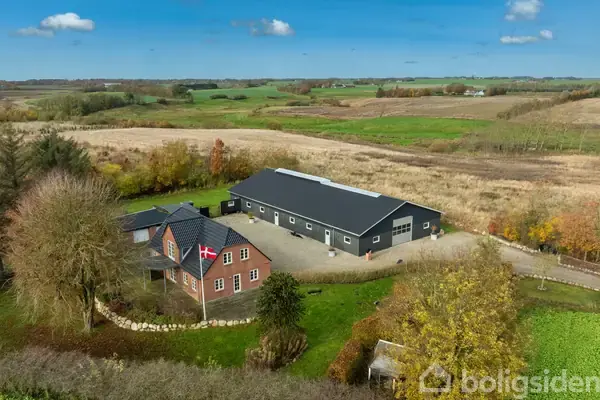 Landejendom på Hvidbakvej 110, 9700 Brønderslev