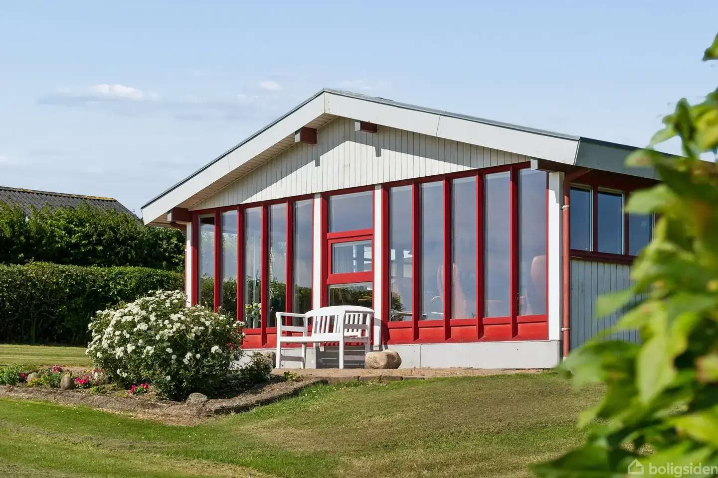 Panoramaudsigt, masser af lys og ægte sommerhusstemning ved vandet! - Visning 5