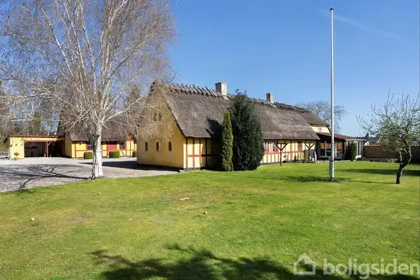 Familievenlig villa i naturskønne Stige med separat lejlighed
