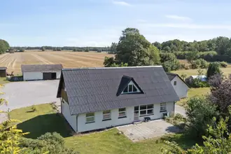 Landejendom på Lyngbyvej 52, 8570 Trustrup