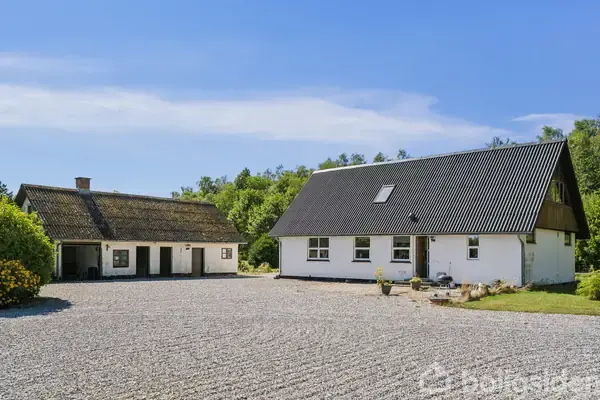 Landejendom på Lyngbyvej 52, 8570 Trustrup