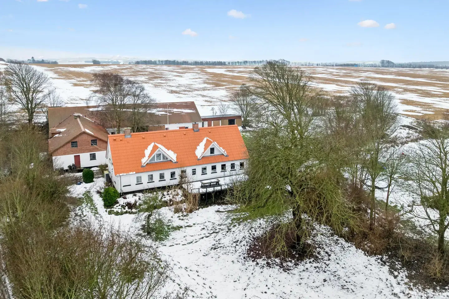 Landejendom med godt albuerum ti minutter fra Nibe