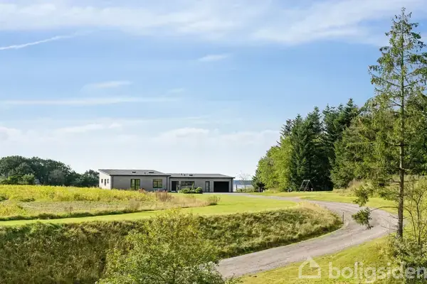 Landejendom på Hovedgaden 85, 8832 Skals