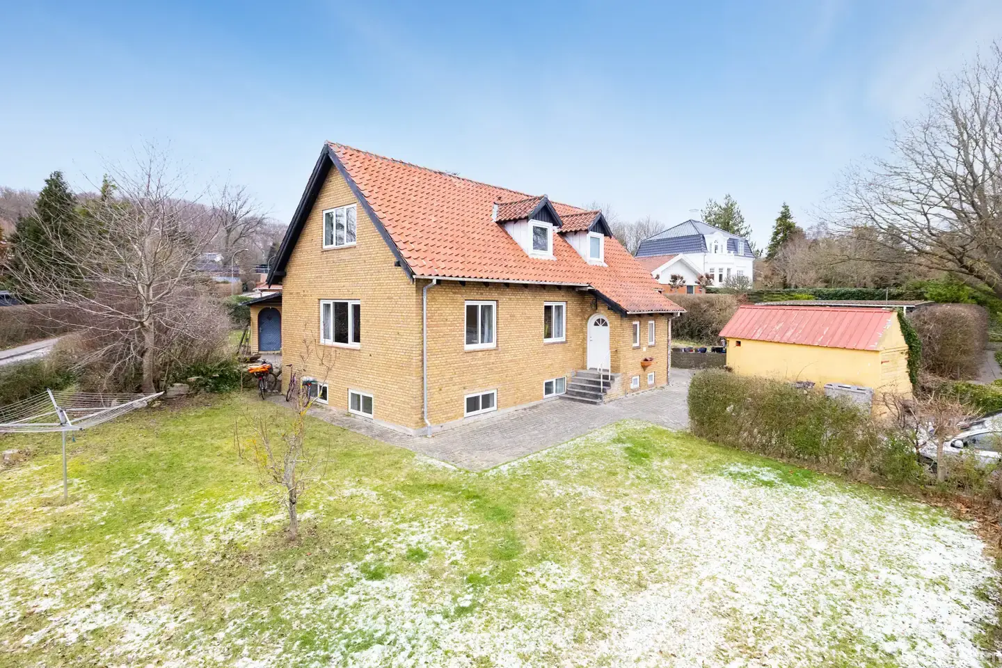 94m² lejlighed + kælder og have – tæt på Brabrand Sø