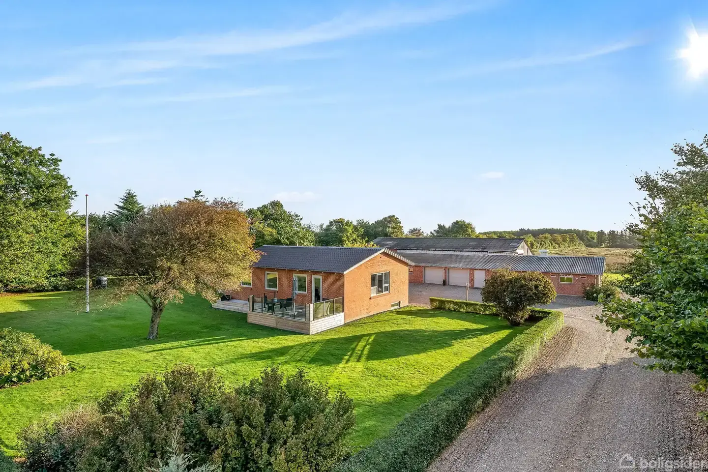 Woning, 240 m², grond 220307 m²