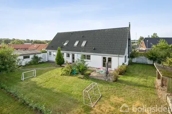 Villa på Damsbrovej 52, 8382 Hinnerup
