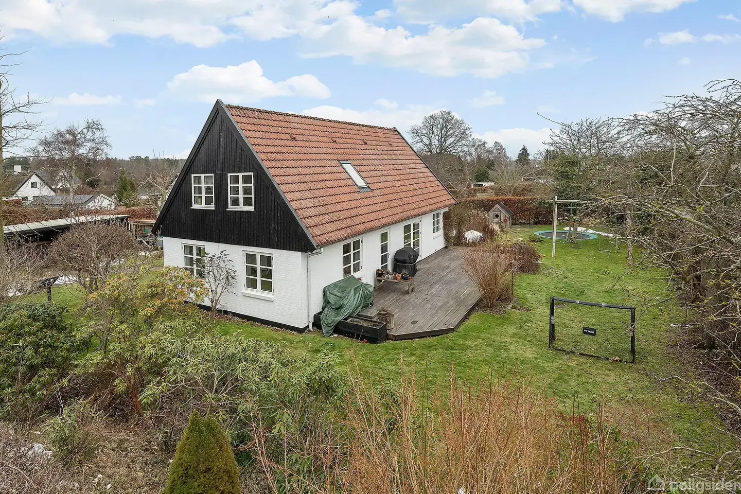 Kvalitetsvilla med solrig terrasse og attraktiv beliggenhed i Humlebæk