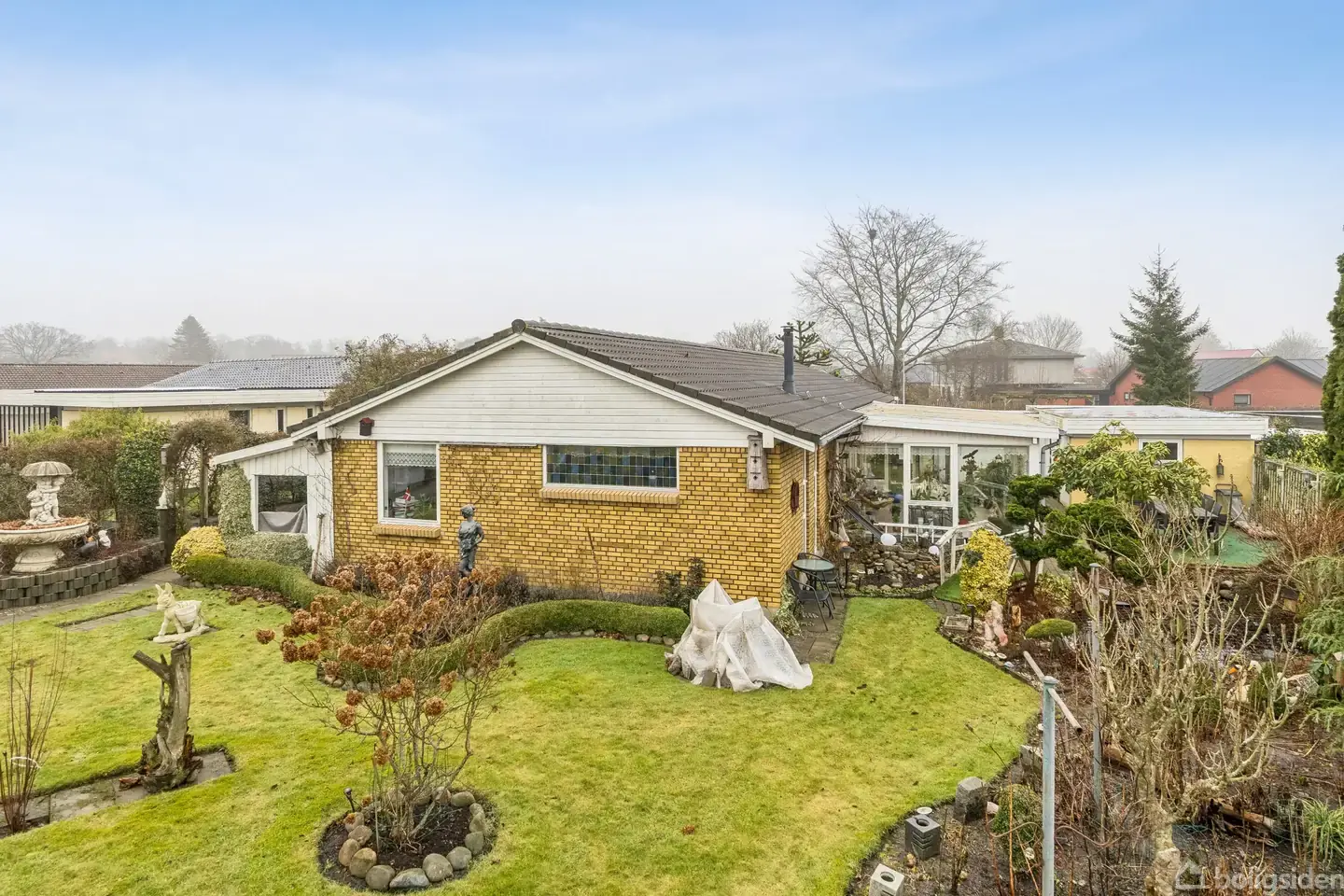 Rummelig etplansvilla i familievenligt nabolag