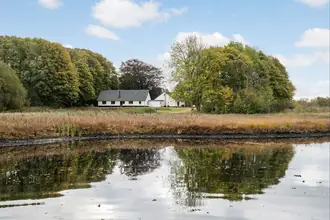 Landejendom på Harresøholmvej 8, Harresø, 7323 Give