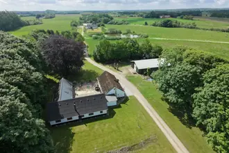 Landejendom på Harresøholmvej 8, Harresø, 7323 Give