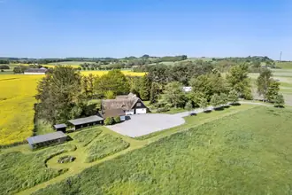 Landejendom på Korsvangsvej 2, Veddinge, 4540 Fårevejle