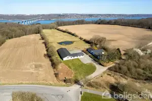 Landejendom på Bellevuevej 1, 7100 Vejle