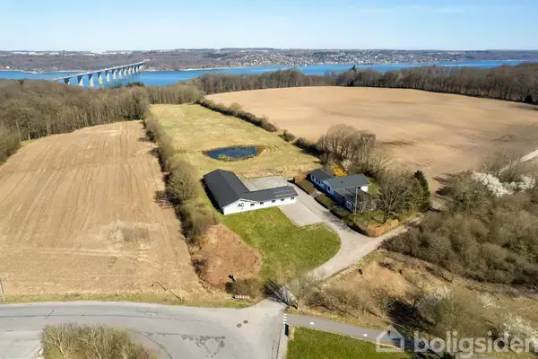 Landejendom på Bellevuevej 1, 7100 Vejle