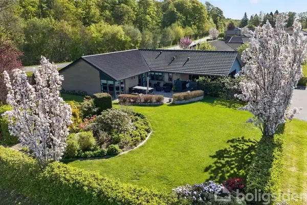 Villa på Vinthervej 6, 8732 Hovedgård