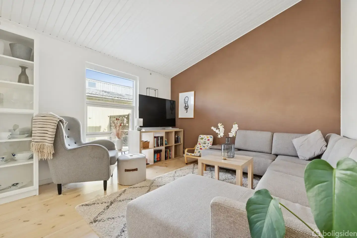 Flot og indbydende rækkehus med åbent køkkenalrum og attraktiv beliggenhed i Holstebro