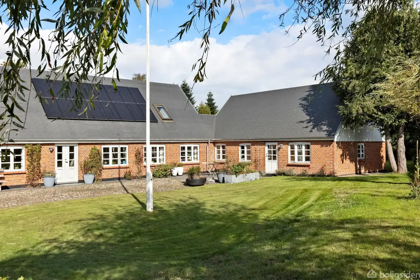 Historisk ejendom med autentisk Morten Korch-idyl - Farrevej 86, Voldby, 8450 Hammel