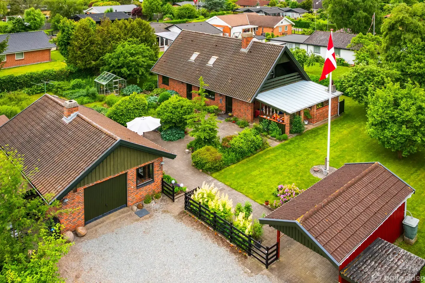 Rummelig familievenlig villa i Liseleje tæt på strand, natur og hyggeligt byliv
