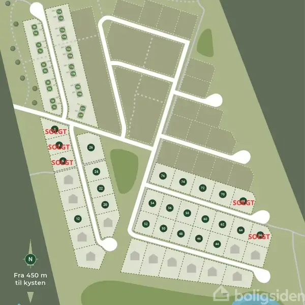 Kortillustration af et boligområde viser flere parceller med numre. Nogle parceller er markeret med teksten "SOLGT". Området er indrammet af veje og grønne områder.
