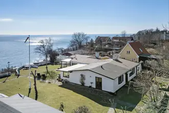 Villa på Strandvejen 132, Rønne, 3700 Rønne