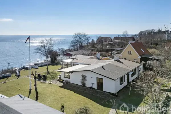Villa på Strandvejen 132, 3700 Rønne