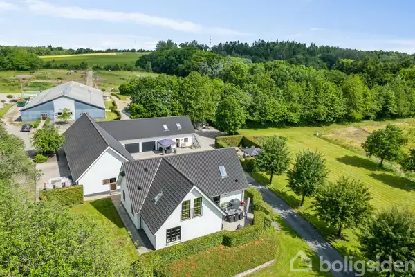 Landejendom på Århusvej 38, 8543 Hornslet