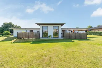 Villa på Solhøjvej 18, Lyngby, 8570 Trustrup