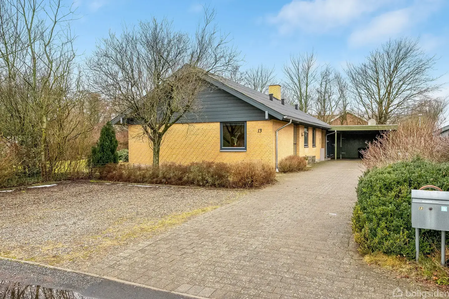 Rummelig familievilla med moderne opholdsmiljø og stor, solrig have