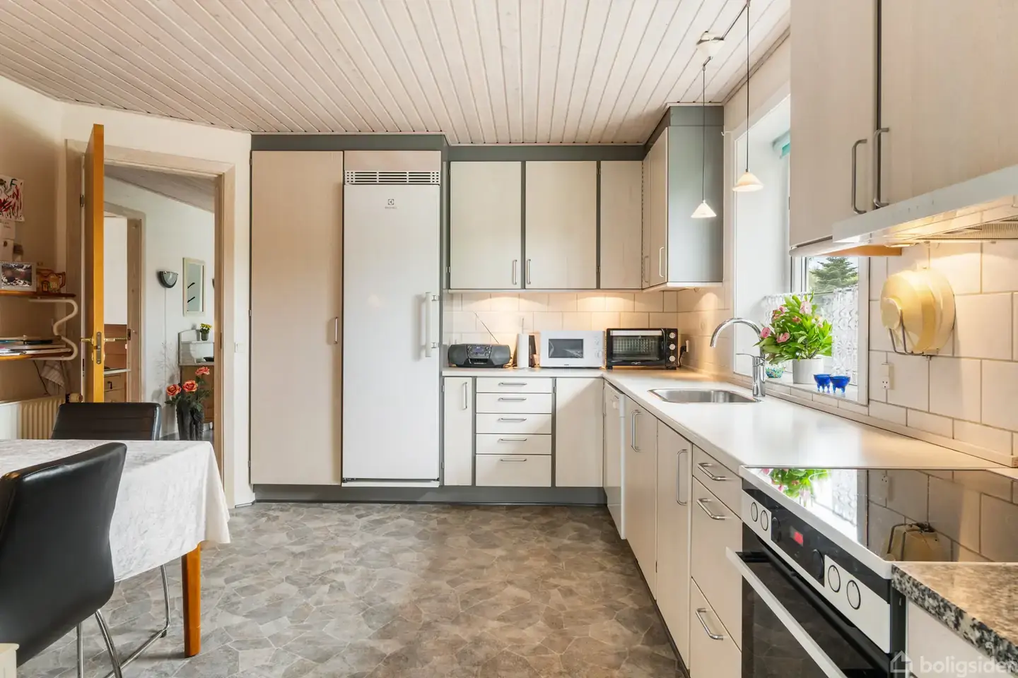 Velholdt villa fra 1996 i attraktivt kvarter i Skjern - Visning 3