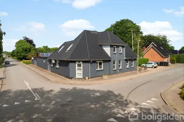 Villa på Hovedgaden 1A, 7362 Hampen
