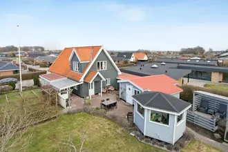 Villa på Tværgade 20, 9270 Klarup