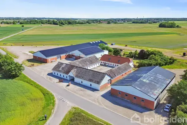 Landejendom på Drammelstrupvej 12, 8961 Allingåbro