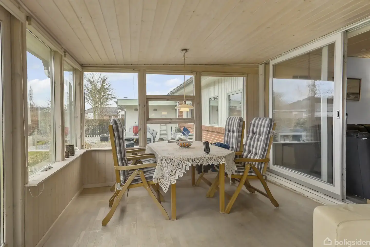 Velbeliggende villa i gode omgivelser