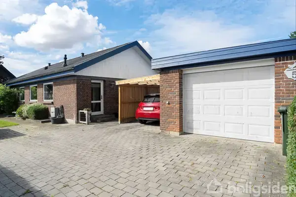 Villa på Bakkevej 5, 8723 Løsning
