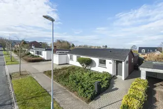 Villa på Vølundsvej 10, 6705 Esbjerg Ø