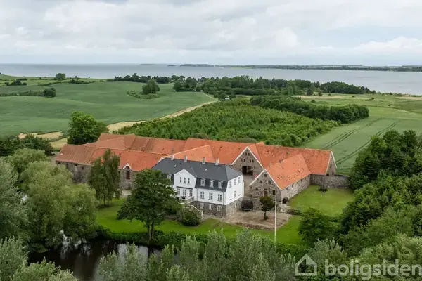 Landejendom på Nordre Skovgyde 145, 5370 Mesinge