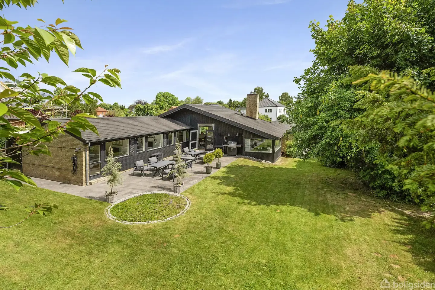 Præmieret arkitekttegnet 1-plans villa med solrig have