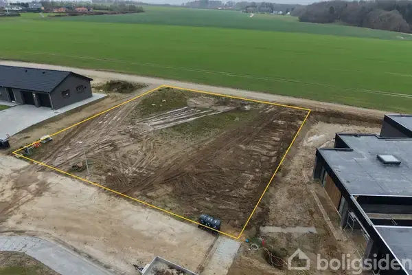 Helårsgrund på Lysningen 12, 8670 Låsby