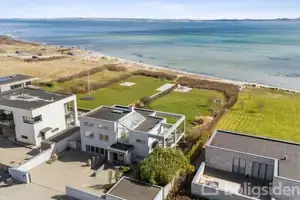 Villa på Skæring Strandvej 64, 8250 Egå