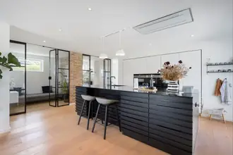 Villa på P.M. Madsens Vej 16, Hjallese, 5260 Odense S