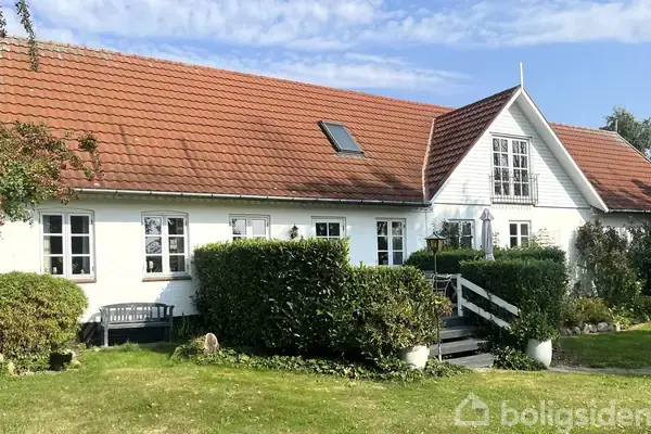 Landejendom på Kirkemarksvej 29, 3700 Rønne