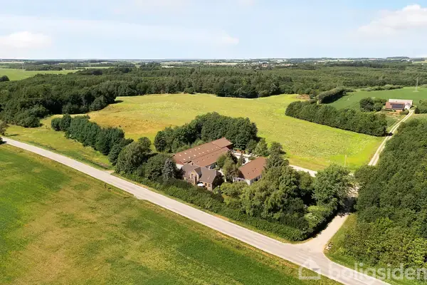 Landejendom på Hvalpsundvej 20, 9610 Nørager