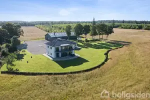 Landejendom på Ravnholtvej 5, 8620 Kjellerup