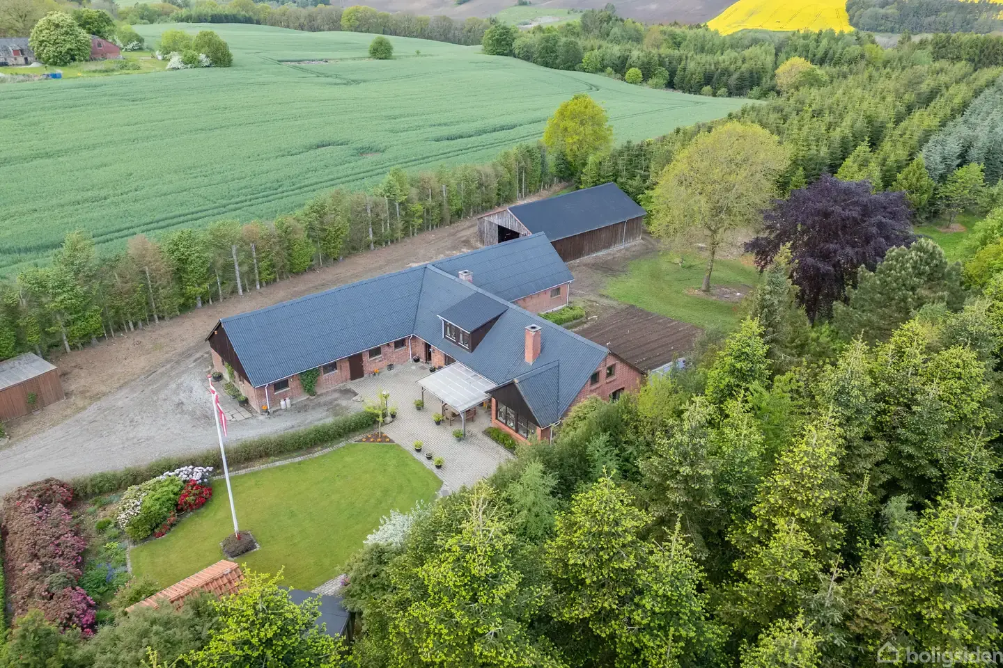 Landejendom på Ellerupvej 24, 8450 Hammel