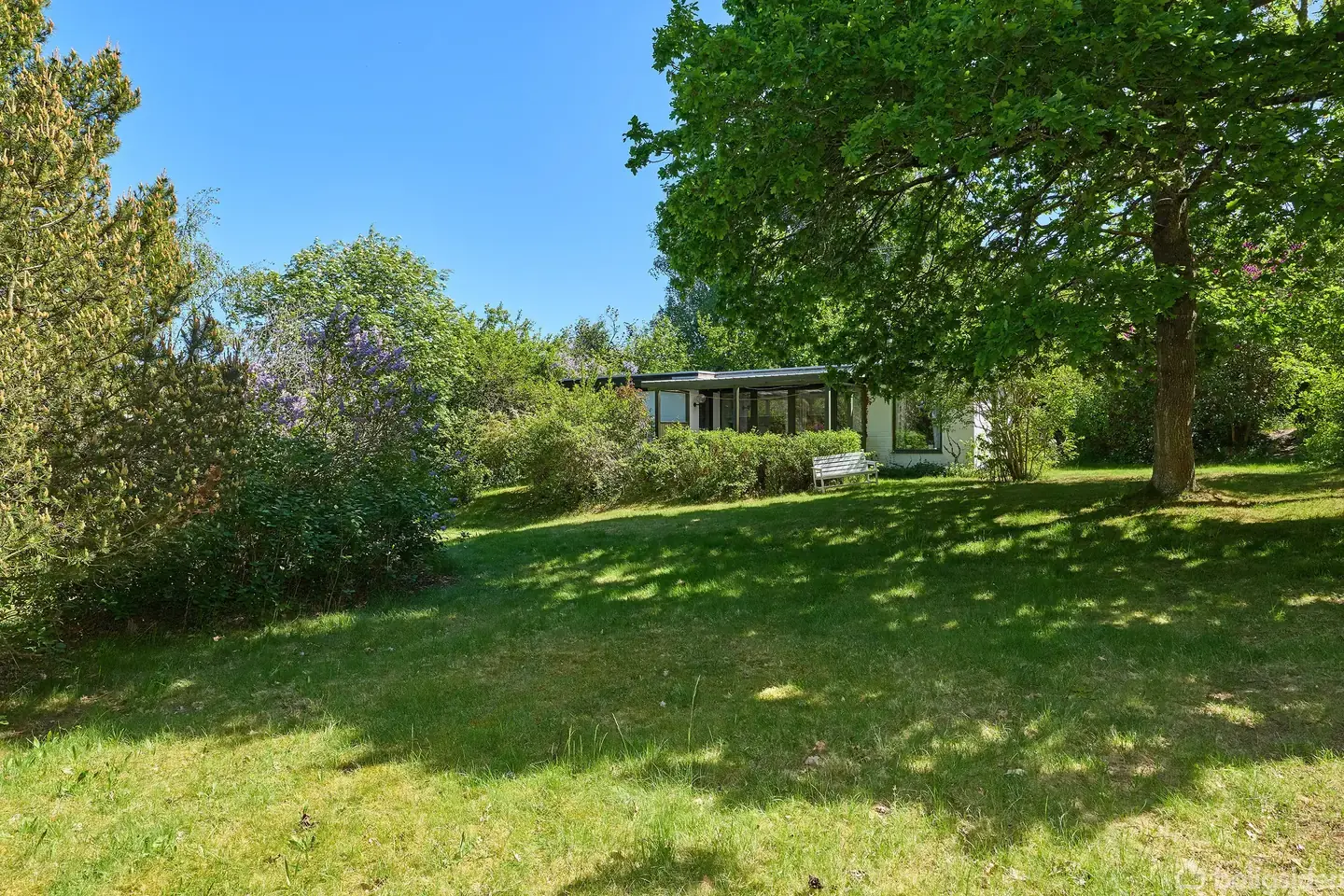 Pænt og charmerende sommerhus på lukket grund