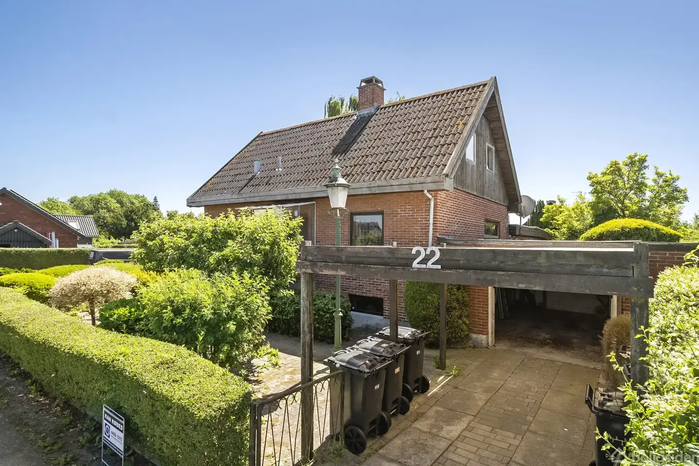 Hele 156 m² med 66 m² kælder i børnevenligst kvarter til istandsættelse - Visning 2