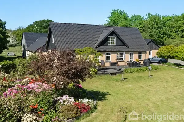Landejendom på Skovvej 71, 8620 Kjellerup