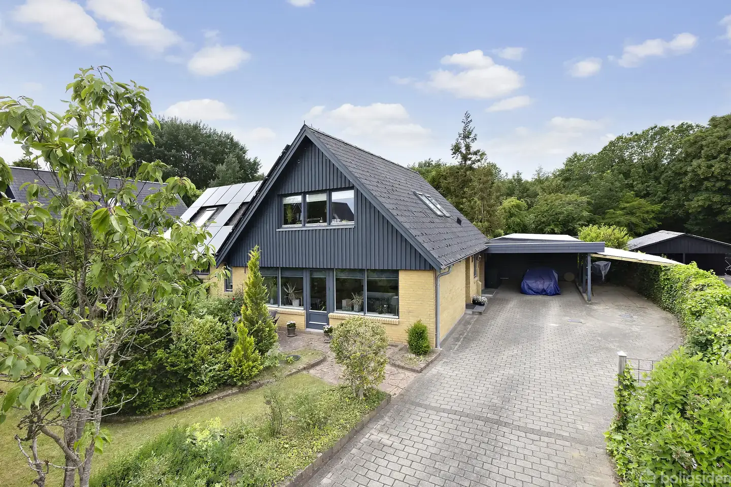 194 m2 familievenlig villa i Seest - fleksibel planløsning med badeværelser på begge plan